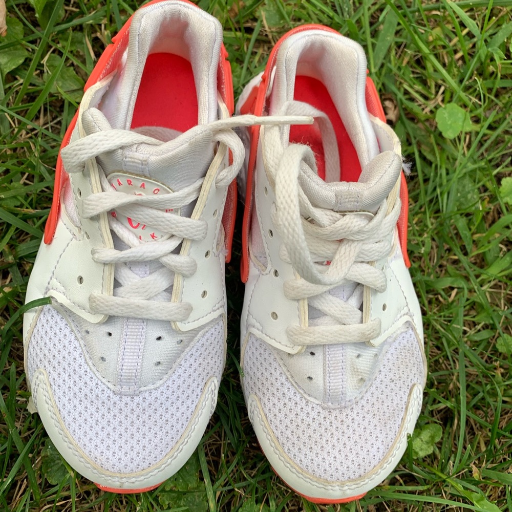 Girls Nike Huaraches Size 11